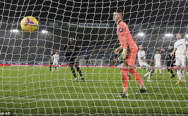 Leeds United 1-2 West Ham United: The Hammers tạm vươn lên vị trí thứ 5 - Ảnh 4. Leeds United 1-2 West Ham United: The Hammers tạm vươn lên vị trí thứ 5 - Ảnh 4.