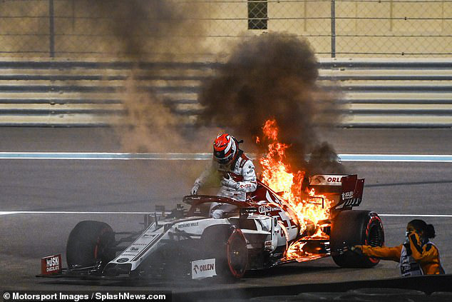 Lewis Hamilton xếp thứ 5 trong ngày trở lại F1 - Ảnh 1.