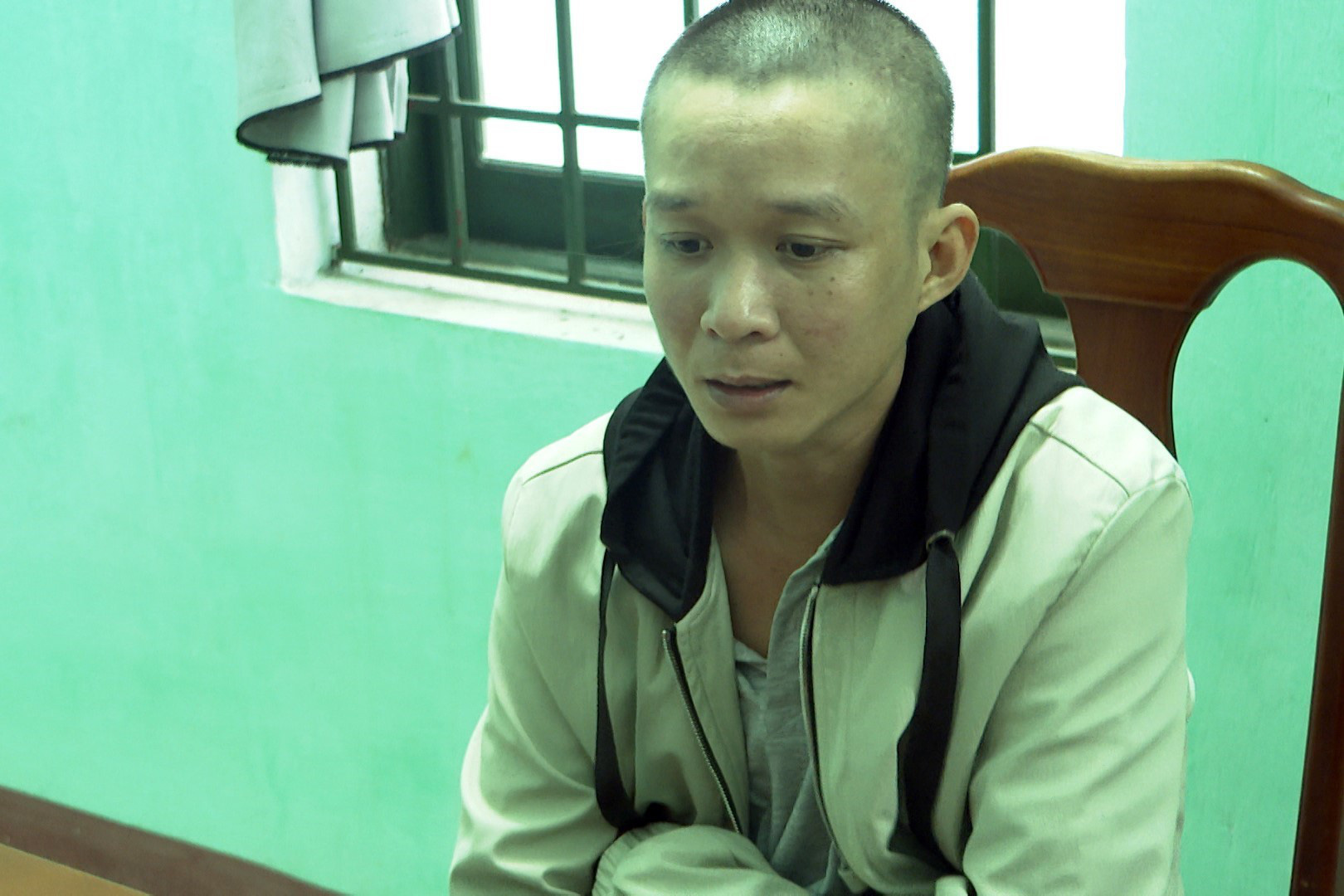 Giả danh qu&acirc;n nh&acirc;n, b&aacute;c sĩ nước ngo&agrave;i ngỏ lời y&ecirc;u đương qua Internet rồi lừa đảo gần 400 tỉ đồng - Ảnh 2.