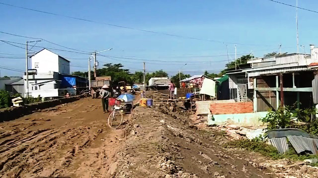 Dự án nâng cấp đê biển Tây không được bàn giao mặt bằng vì đền bù... bất công? - Ảnh 1.