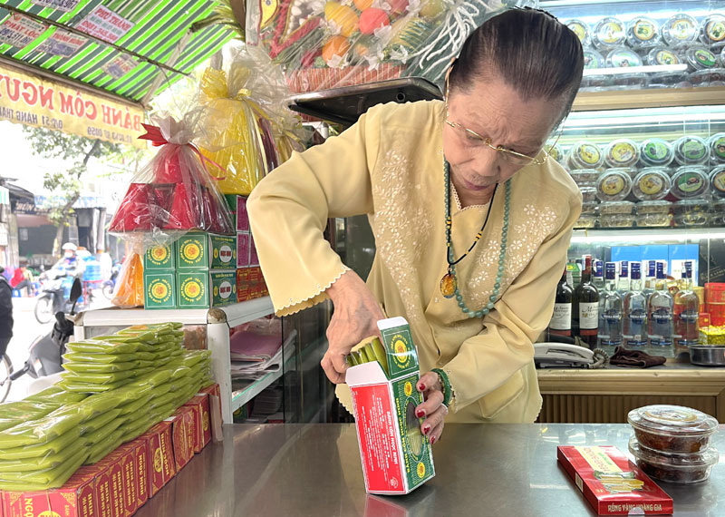 At Ngoc Ninh, locals can find the best Com cake that preserves its traditional taste.