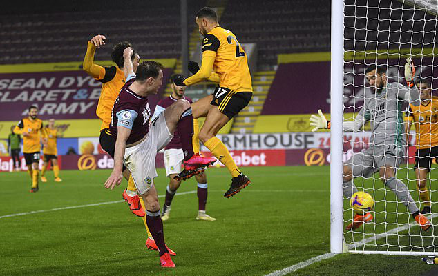 Burnley 2-1 Wolverhampton: Bầy sói gây thất vọng - Ảnh 1.