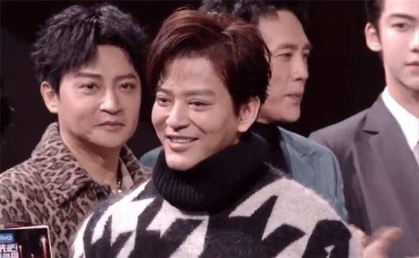 Ho&agrave;ng tử thập ni&ecirc;n 90 Trần Hiểu Đ&ocirc;ng khiến kh&aacute;n giả sốc, nghi phẫu thuật thẩm mỹ lỗi - Ảnh 2.