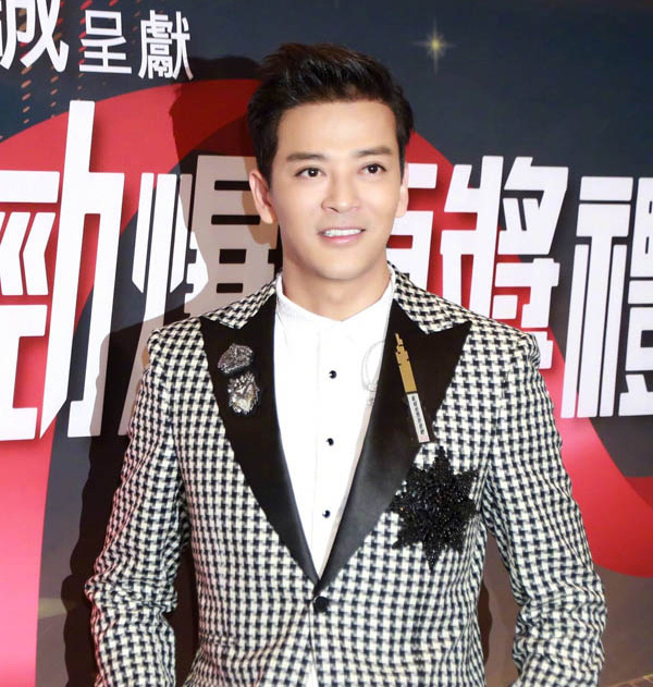 Ho&agrave;ng tử thập ni&ecirc;n 90 Trần Hiểu Đ&ocirc;ng khiến kh&aacute;n giả sốc, nghi phẫu thuật thẩm mỹ lỗi - Ảnh 3.