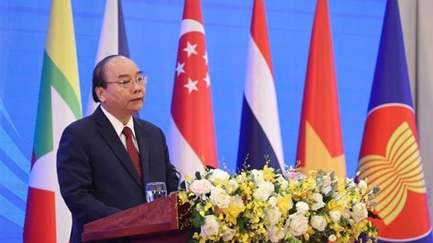 
Prime Minister Nguyen Xuan Phuc delivers the opening remarks (Photo: VNA)
