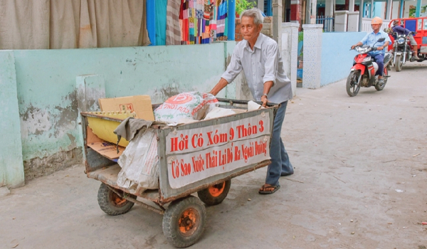 Gần 10 năm tự nguyện làm sạch biển - Ảnh 2.