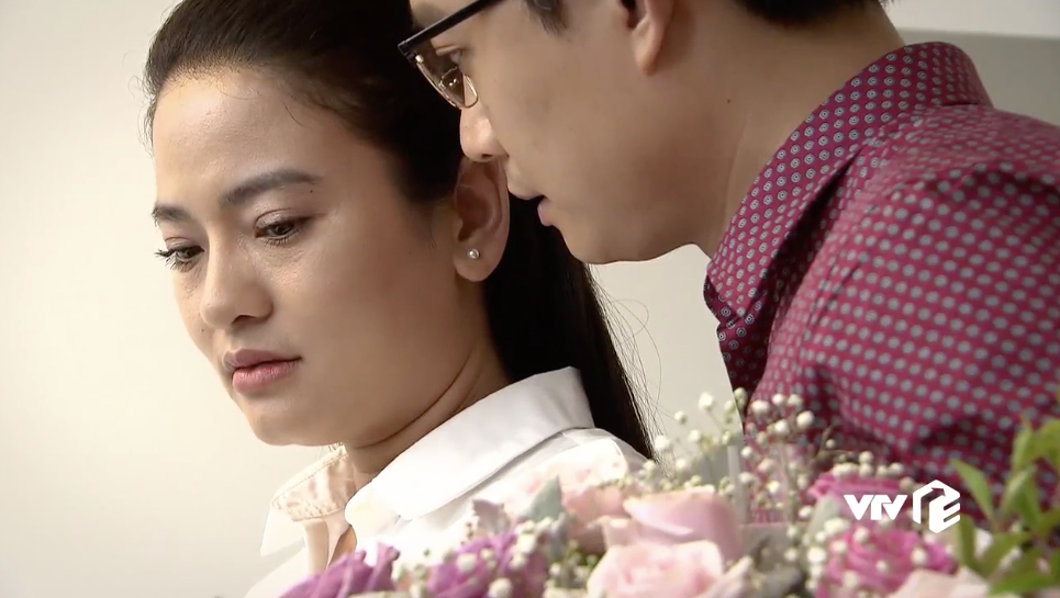 Lửa ấm - Tập 48: Mãi không chiếm được tình cảm từ Minh, Ngọc chơi chiêu cuối - Ảnh 16. Lửa ấm - Tập 48: Mãi không chiếm được tình cảm từ Minh, Ngọc chơi chiêu cuối - Ảnh 16.