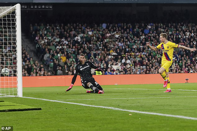 Messi tỏa sáng, Barcelona thắng nhọc nhằn Real Betis - Ảnh 2.