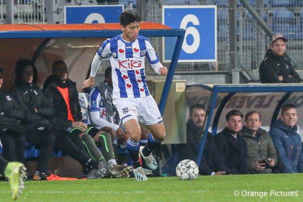 Văn Hậu thử sức với vị trí mới tại Heerenveen - Ảnh 1.