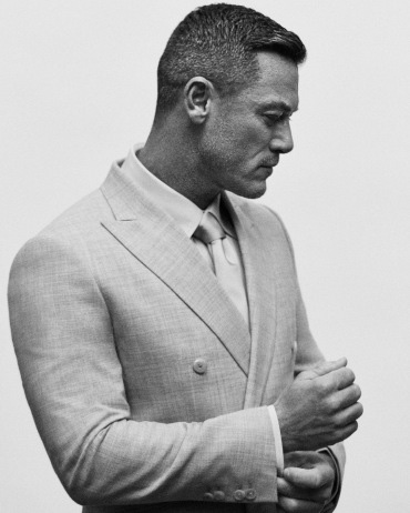 Luke Evans lịch l&atilde;m tr&ecirc;n GQ - Ảnh 3.