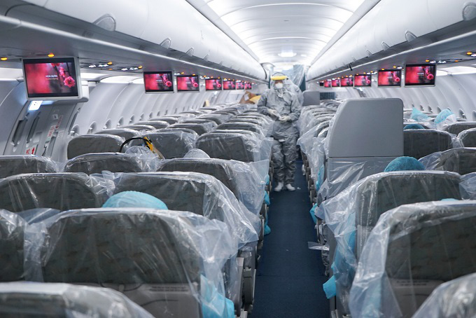 
Inside the special VNA flight to Wuhan to bring Vietnamese citizens home. (Photo: Vietnam Airlines)
