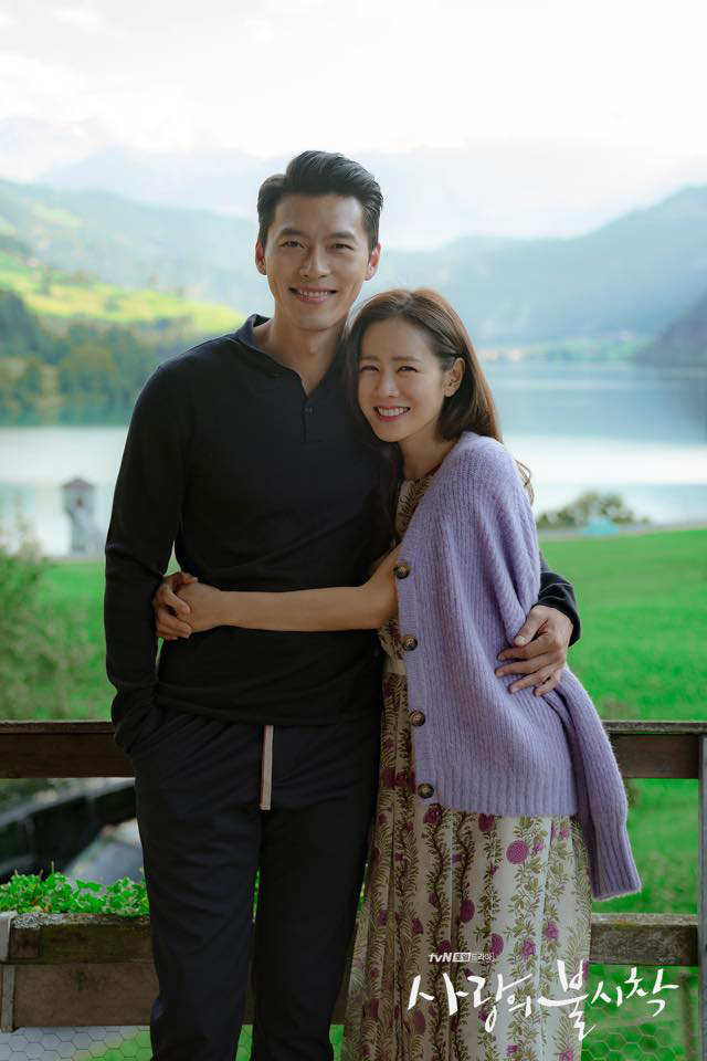 Hyun Bin và Son Ye Jin tình bể tình trong loạt ảnh hậu trường - Ảnh 1.