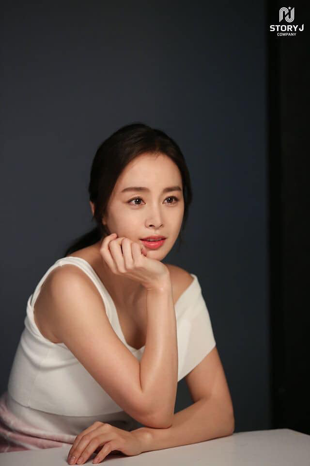 Ngỡ ngàng với nhan sắc gái hai con Kim Tae Hee - Ảnh 3.