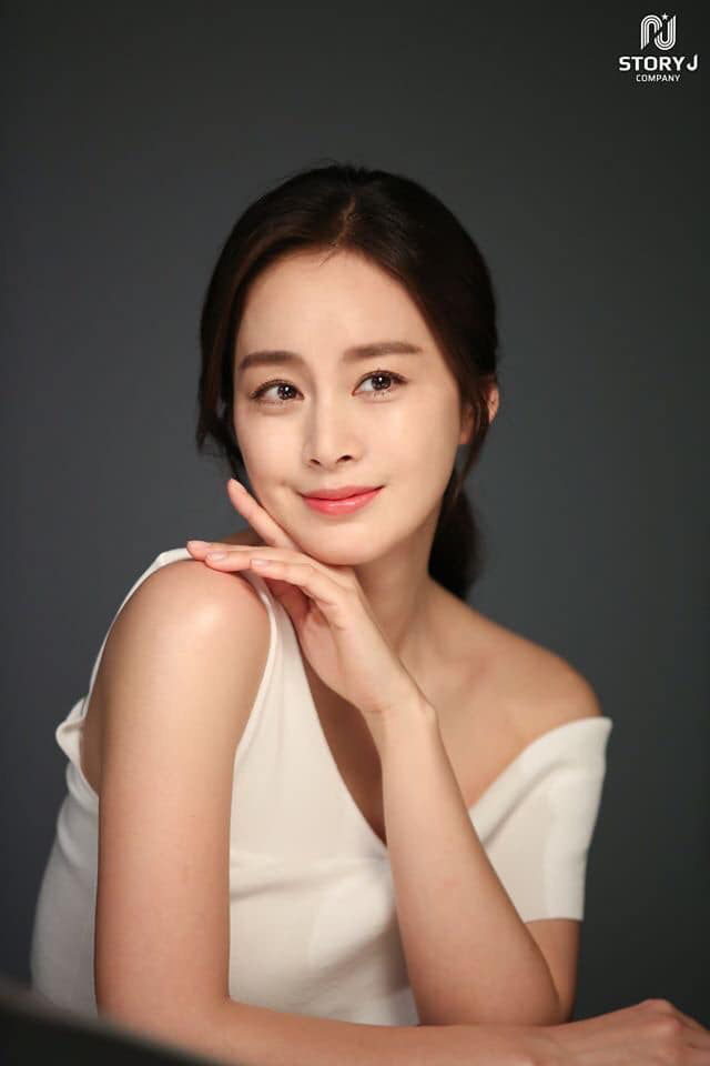 Ngỡ ngàng với nhan sắc gái hai con Kim Tae Hee - Ảnh 1.