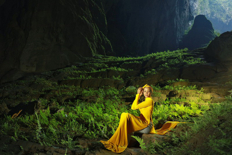 Chi&ecirc;m ngưỡng bộ ảnh đặc biệt của Hoa hậu HHen Ni&ecirc; tại hang Sơn Đo&ograve;ng - Ảnh 2.