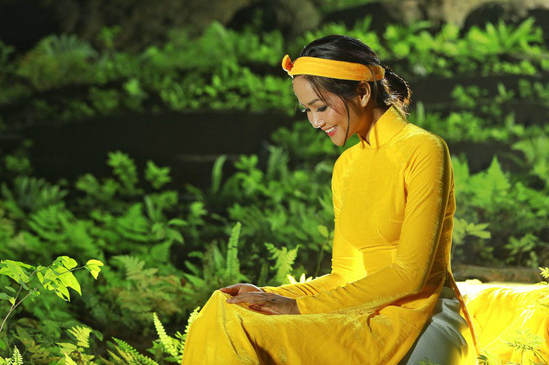 Chi&ecirc;m ngưỡng bộ ảnh đặc biệt của Hoa hậu HHen Ni&ecirc; tại hang Sơn Đo&ograve;ng - Ảnh 5.