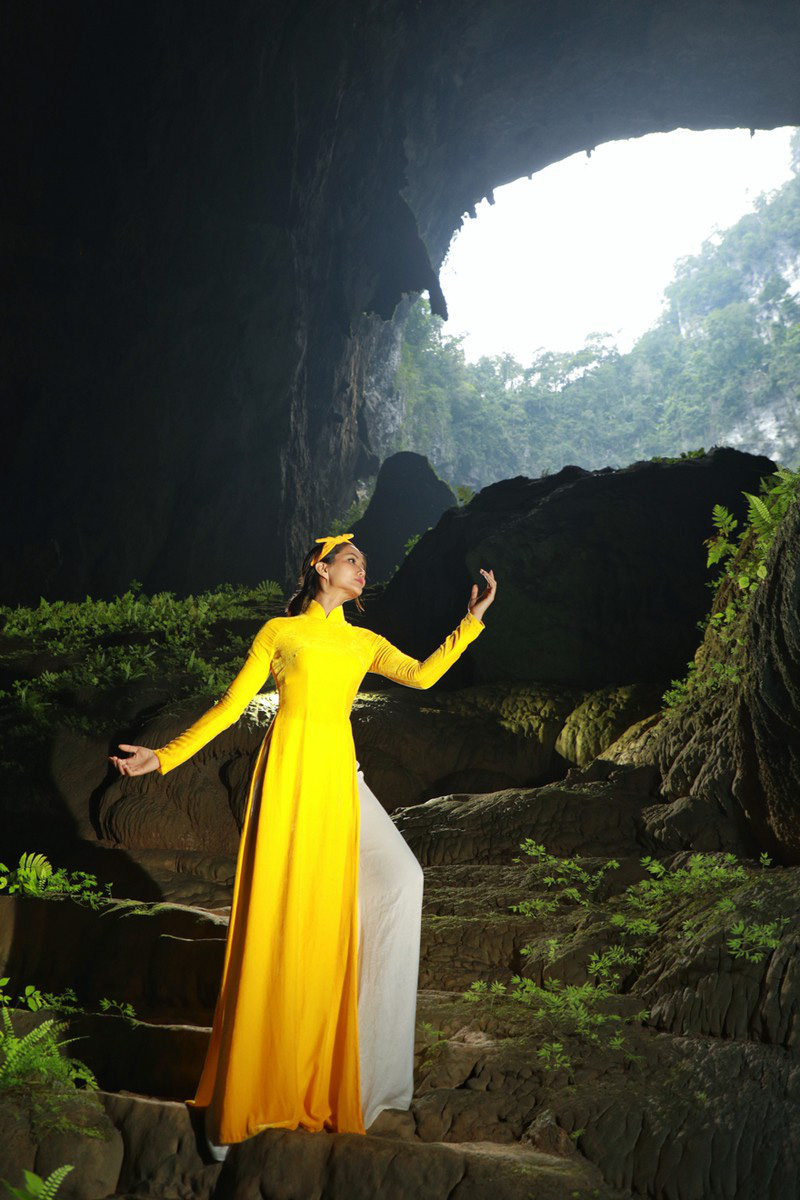 Chi&ecirc;m ngưỡng bộ ảnh đặc biệt của Hoa hậu HHen Ni&ecirc; tại hang Sơn Đo&ograve;ng - Ảnh 7.