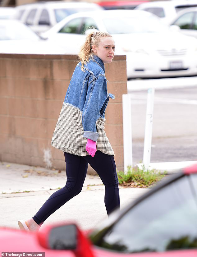 Dakota Fanning kêu gọi fans ở nhà, tránh lây lan virus Corona - Ảnh 1.