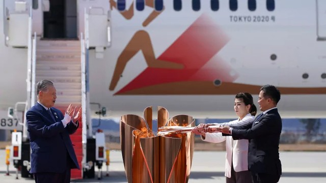 Nhật Bản lặng lẽ đón ngọn lửa Olympic - Ảnh 1. Nhật Bản lặng lẽ đón ngọn lửa Olympic - Ảnh 1.