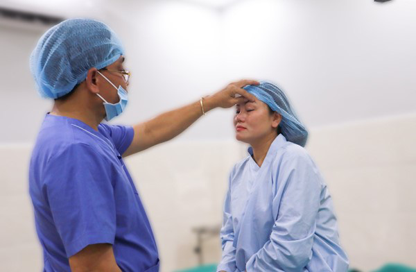 B&aacute;c sĩ Hồng &Acirc;n - &ldquo;Đ&ocirc;i b&agrave;n tay v&agrave;ng&rdquo; của sắc đẹp Việt - Ảnh 3.