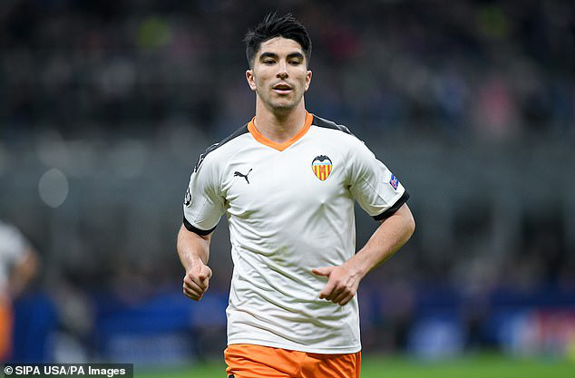 Valencia gặp khó khăn tài chính, Arsenal thêm cơ hội chiêu mộ Carlos Soler - Ảnh 1.