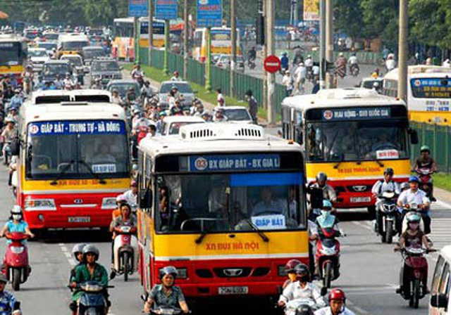 Hà Nội giảm 80% chuyến xe bus - Ảnh 1.