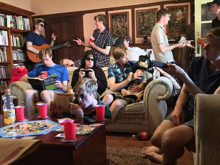 H&igrave;nh ảnh mu&ocirc;n kiểu sinh nhật khi phải c&aacute;ch ly thời dịch COVID-19 - Ảnh 4.