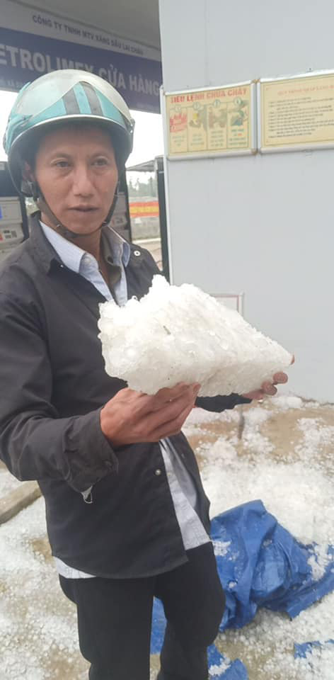 Mưa đá ở Lai Châu: Viên đá to như quả trứng, phủ dày 20 cm - Ảnh 3.
