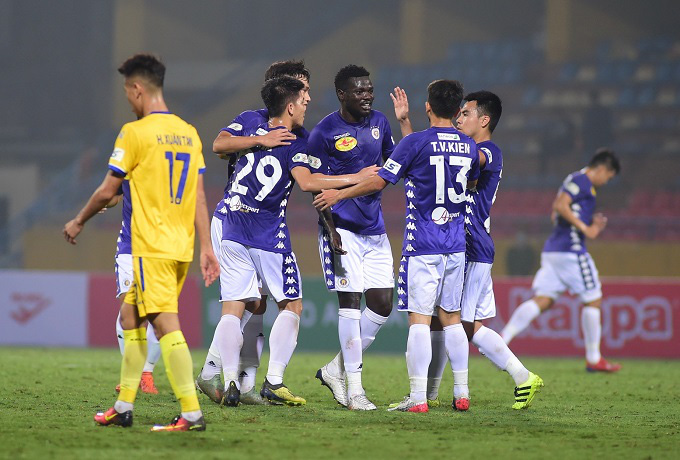 Hanoi FC players celebrate their goal. (Photo: NDO/Tran Hai) 