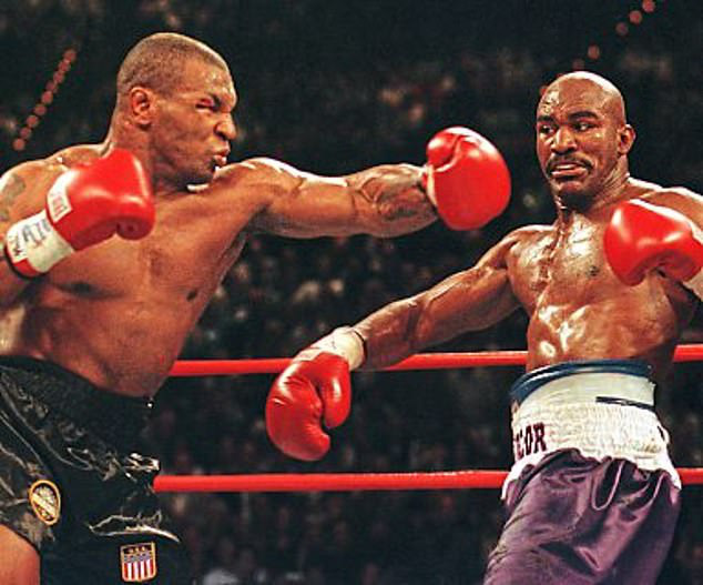 Evander Holyfield hào hứng trước trận tái đấu với Mike Tyson - Ảnh 1.