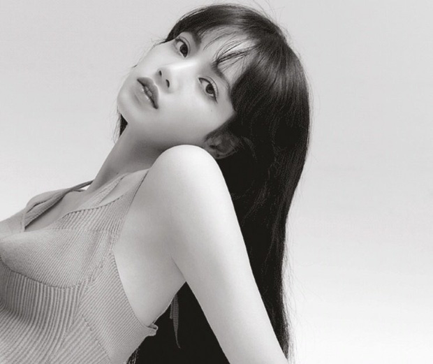 Lisa (BLACKPINK) đẹp hút hồn trên bìa tạp chí Allure - Ảnh 2.