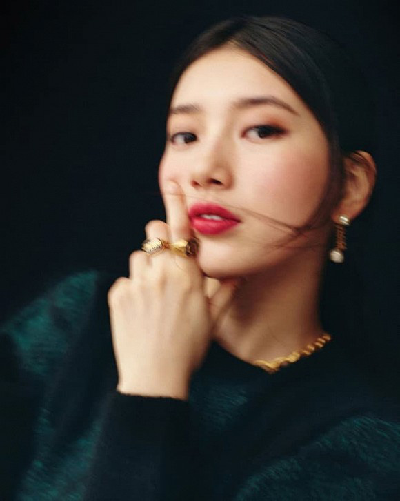 Suzy quý phái khác thường trên Vogue - Ảnh 3.