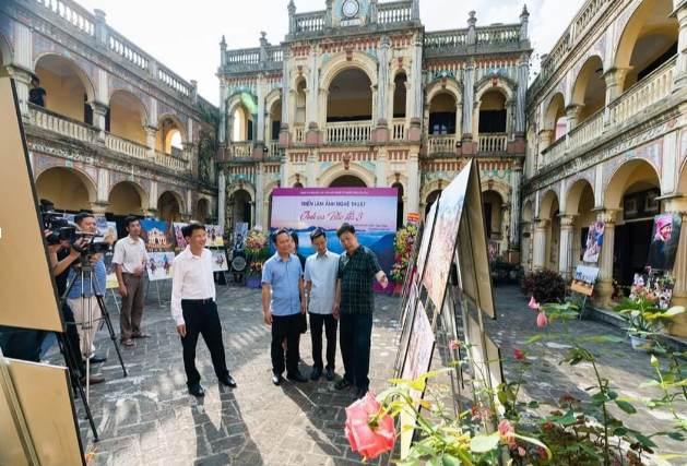 Khai mạc triển lãm ảnh Tình ca Bắc Hà 3 - Ảnh 2.