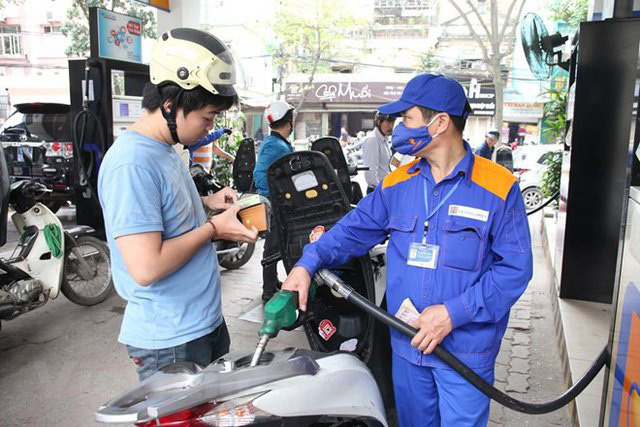 Cây xăng treo biển “hết hàng”, có việc găm hàng từ cấp trên? - Ảnh 2.