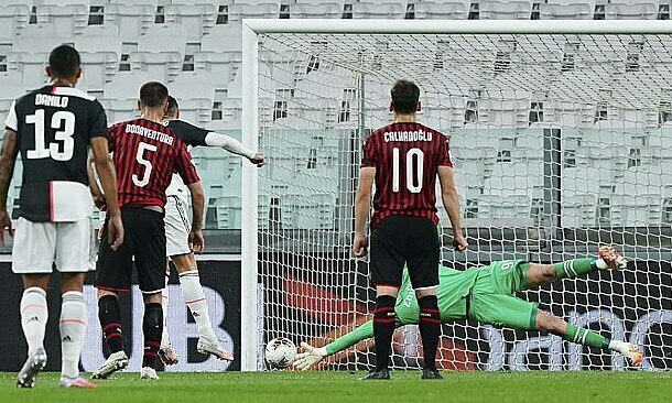 Ronaldo đá hỏng penalty, Juventus vẫn vào chung kết Cúp Quốc gia Italia - Ảnh 3.