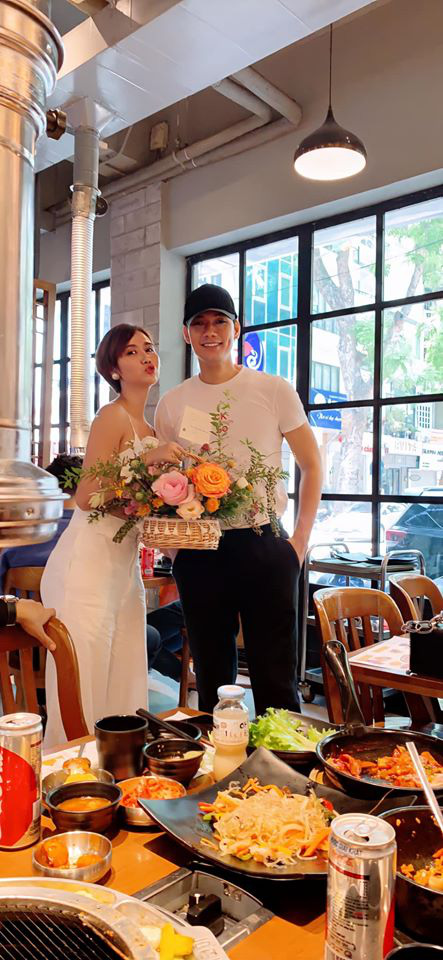 Đánh dấu tuổi 30, Huyền Lizzie ngập trong tiệc sinh nhật - Ảnh 2. Đánh dấu tuổi 30, Huyền Lizzie ngập trong tiệc sinh nhật - Ảnh 2.
