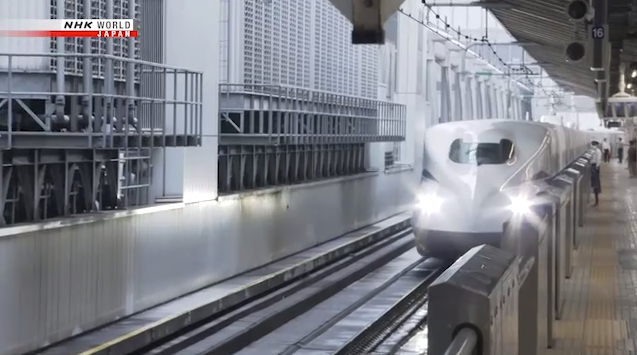 Tàu cao tốc Shinkansen thế hệ mới - Khách sạn di động với vận tốc gần 300 km/h - Ảnh 1.