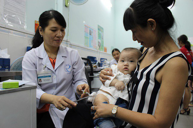 Tiêm vaccine: Lá chắn phòng bệnh hữu hiệu - Ảnh 1.