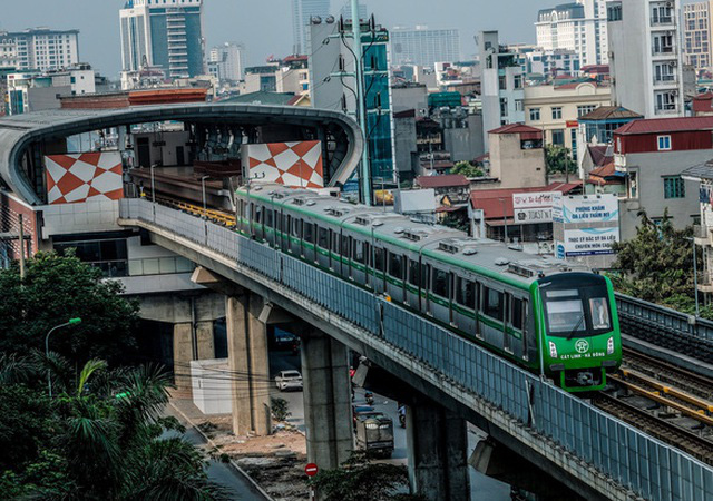 Tàu Cát Linh – Hà Đông chạy liên tục từ 5h đến 23h, hàng trăm người vận hành - Ảnh 1.