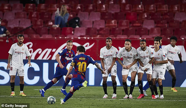 Sevilla 0-0 Barcelona: Messi im tiếng, Barca đem niềm vui cho Real Madrid - Ảnh 2.