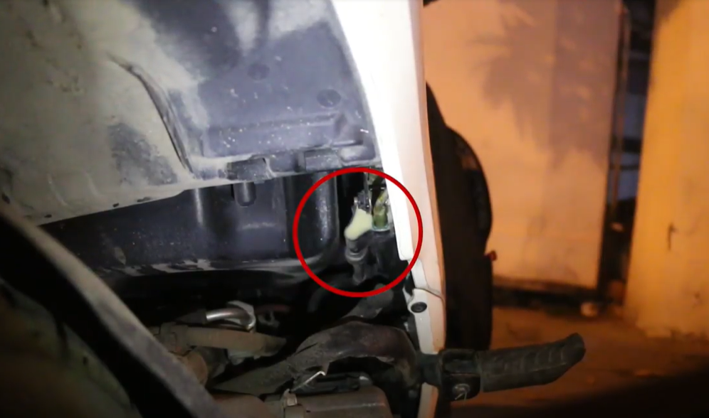 Màn kịch tinh vi tháo trộm phụ tùng, sửa xe trá hình ở Hồ Hoàn Kiếm - Ảnh 1. Màn kịch tinh vi tháo trộm phụ tùng, sửa xe trá hình ở Hồ Hoàn Kiếm - Ảnh 1.