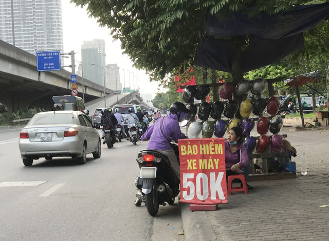 Lỗ hổng phân phối làm “méo mó” thị trường bảo hiểm xe máy - Ảnh 1.