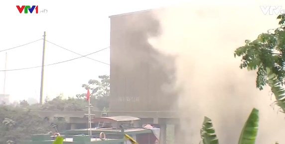 Trắng đ&ecirc;m bởi tiếng ồn v&agrave; m&ugrave;i kh&iacute; thải c&ocirc;ng nghiệp - Ảnh 2.