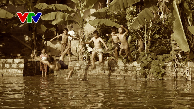 Chơi khăng gẫy răng cửa, chơi gụ bục tivi: Tuổi thơ dữ dội của trẻ em nông thôn xưa - Ảnh 5. Chơi khăng gẫy răng cửa, chơi gụ bục tivi: Tuổi thơ dữ dội của trẻ em nông thôn xưa - Ảnh 5.