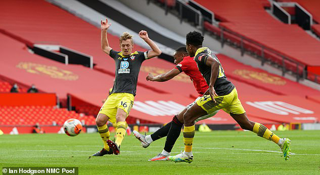 Man Utd 2-2 Southampton: Đánh rơi chiến thắng phút bù giờ, Man Utd lỡ cơ hội vào top 4 - Ảnh 3.