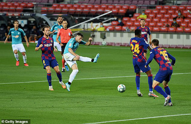 Barcelona 1-2 Osasuna: Nỗi buồn nhân đôi (Vòng 37 La Liga) - Ảnh 2.