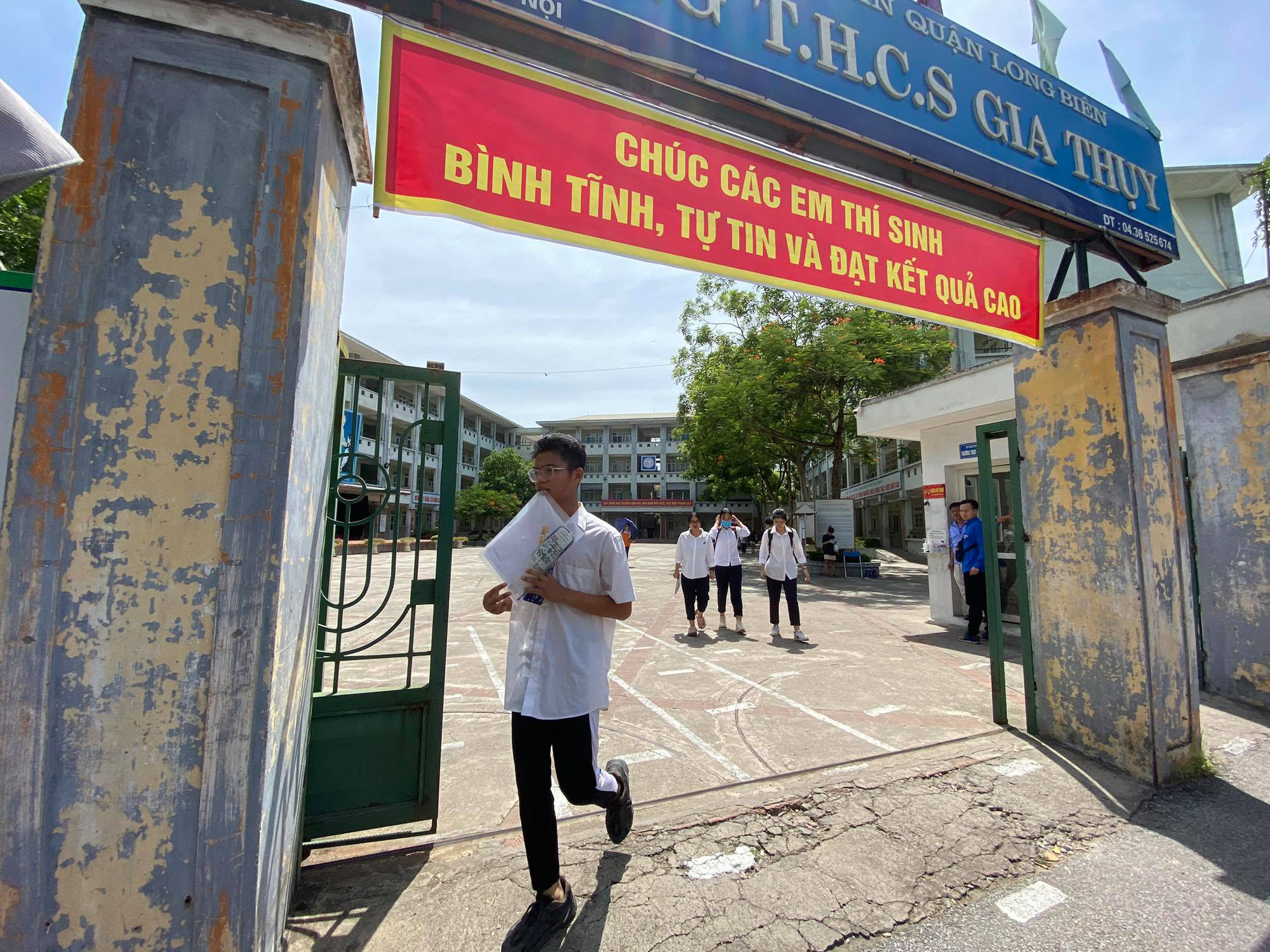 CH&Iacute;NH THỨC: Đề thi m&ocirc;n To&aacute;n v&agrave;o lớp 10 THPT năm 2020 tại H&agrave; Nội - Ảnh 2.