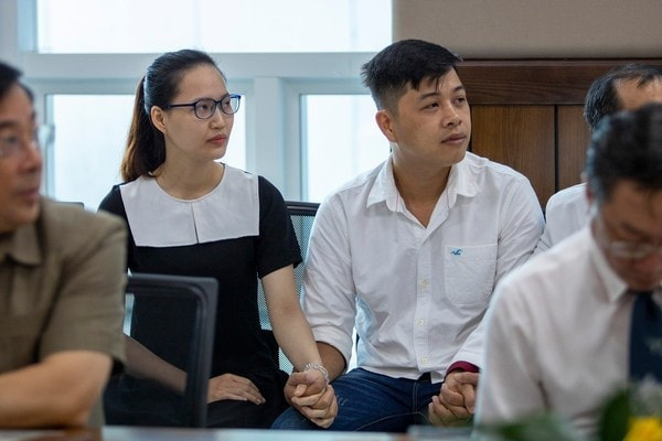 Bé Diệu Nhi nhoẻn miệng cười khi Phó Chủ tịch nước đến thăm - Ảnh 9.