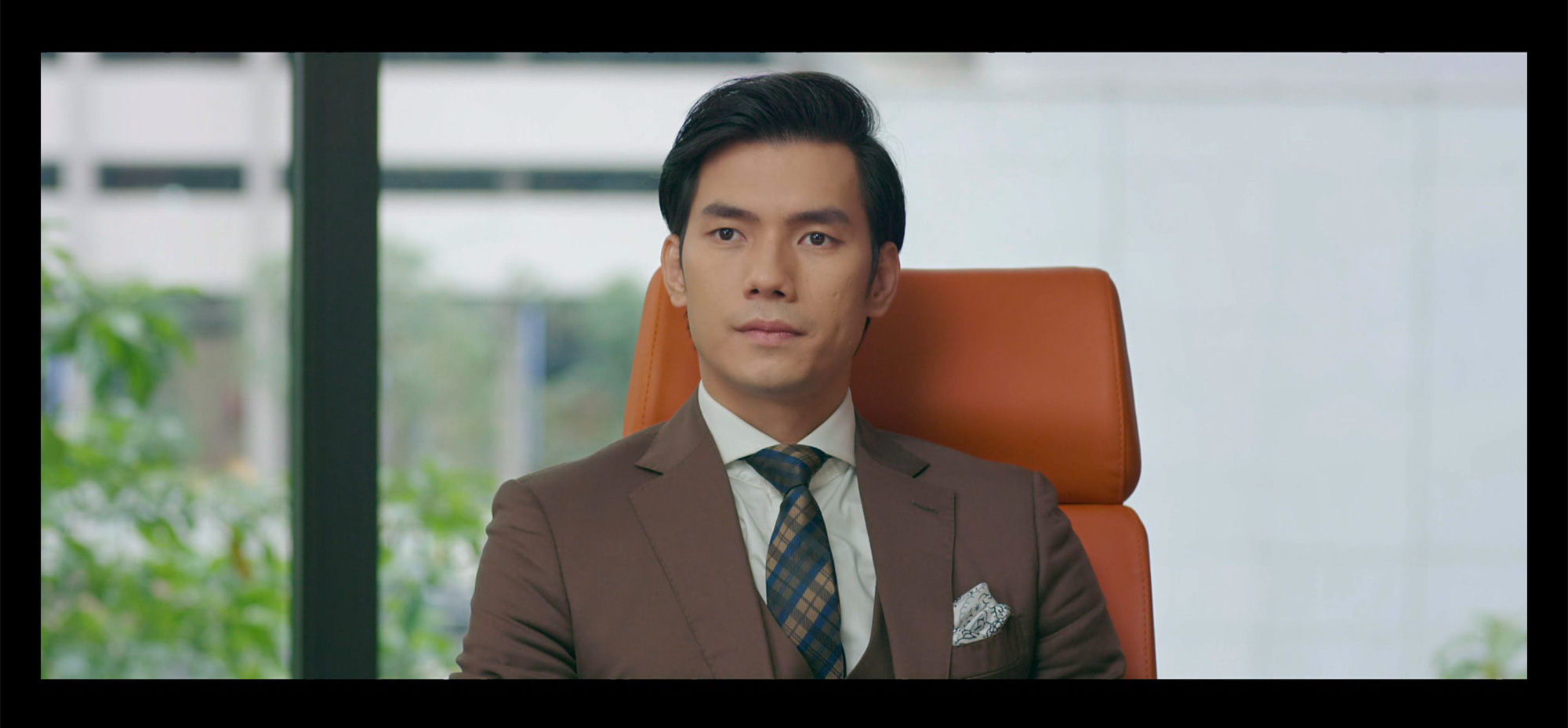 T&igrave;nh y&ecirc;u v&agrave; tham vọng - Tập 37: Vừa kh&oacute;c hết nước mắt v&igrave; thất t&igrave;nh, Linh lại gặp biến cố lớn trong c&ocirc;ng việc - Ảnh 10.