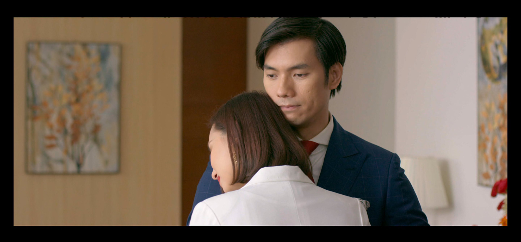 T&igrave;nh y&ecirc;u v&agrave; tham vọng - Tập 37: Vừa kh&oacute;c hết nước mắt v&igrave; thất t&igrave;nh, Linh lại gặp biến cố lớn trong c&ocirc;ng việc - Ảnh 1.